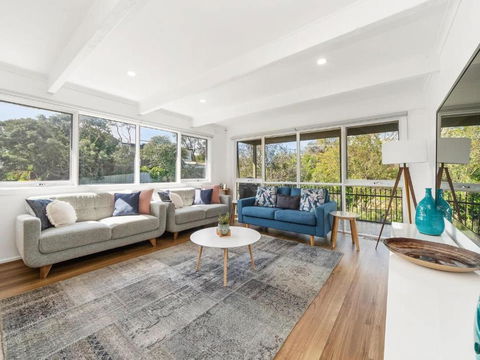 Amelia - Moments To The Bay - Accommodation 4U 4
