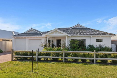 Allumina - Stylish Pet Friendly Beachside Retreat - Accommodation 4U 0