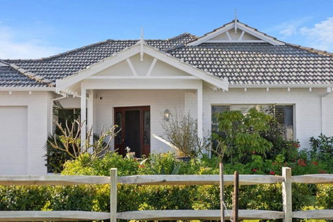 Allumina - Stylish Pet Friendly Beachside Retreat - Accommodation 4U 1