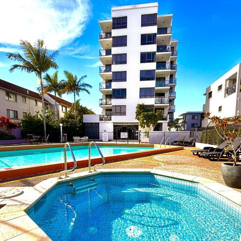 Aqualine Apartments On The Broadwater - Accommodation 4U 0