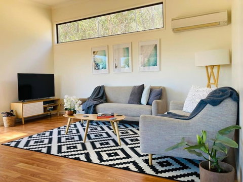 Architecturally Designed Rural Retreat - Accommodation 4U 1