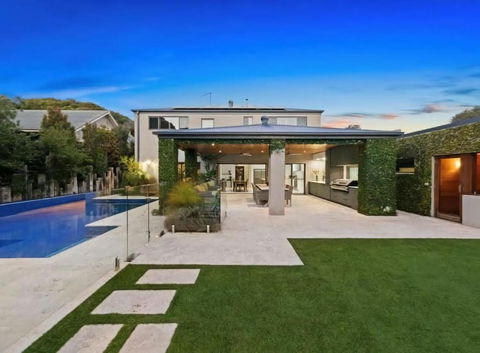 Aroha Moana - Solar Heated Pool, Sauna, Billiards - Accommodation 4U 1