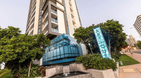 Artique 3 Bedroom Apartment Close To The Beach - CoastHM - Accommodation 4U 3