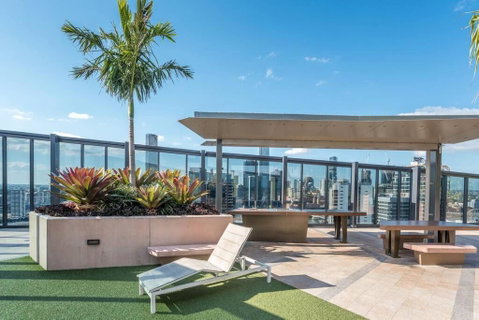 Artistic South Brisbane 2 Bedroom Apartment With Parking - Accommodation 4U 1
