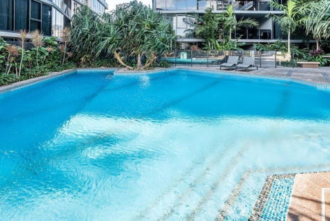 Artistic South Brisbane 2 Bedroom Apartment With Parking - Accommodation 4U 4