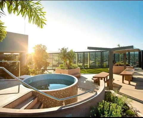 Artistic South Brisbane 2 Bedroom Apartment With Parking - Accommodation 4U 0
