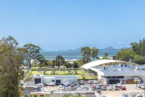 Ash Haven, 19 Ash St - Views, Pool, Air Con, Boat Parking, Wi-Fi - Accommodation 4U 0