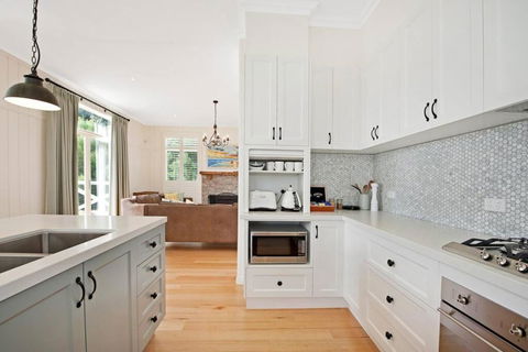 Apollo Bay Oceanview Mountain Retreat, Pet Friendly, EV Station, Fireplace - Accommodation 4U 2