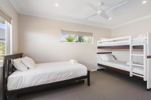 AZZURE On WATERVILLE - Accommodation 4U 4