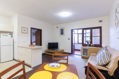 B3 Crawley Apartment 1 BRM & Sleepout Near UWA - Accommodation 4U 2