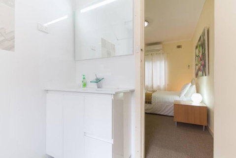 B5 Crawley Apartment 1 BRM & Sleepout Near UWA - Accommodation 4U 2