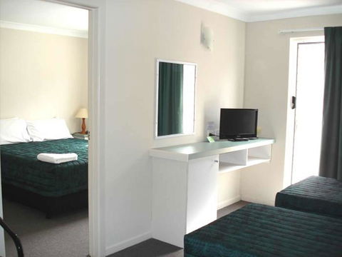 Southport Motel & Apartments - Accommodation 4U 23