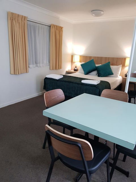 Southport Motel & Apartments - Accommodation 4U 5