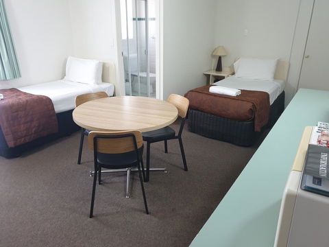 Southport Motel & Apartments - Accommodation 4U 16
