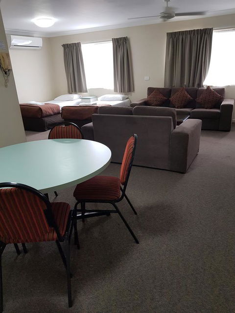 Southport Motel & Apartments - Accommodation 4U 11