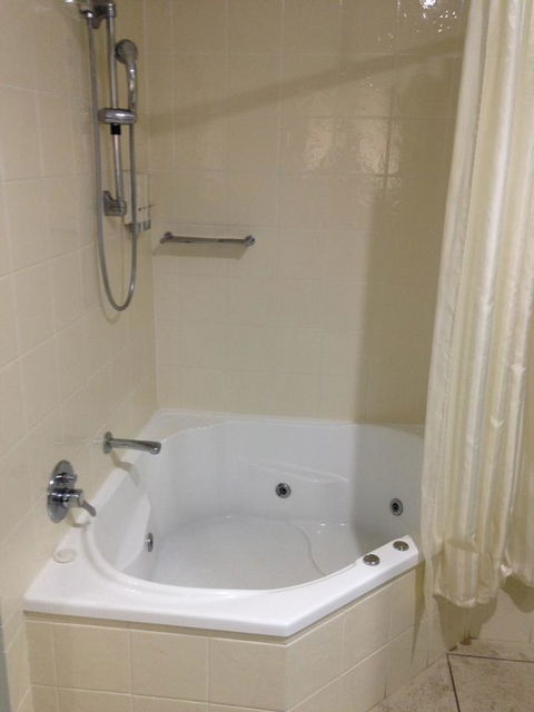Eastgate On The Range Motel - Accommodation 4U 32