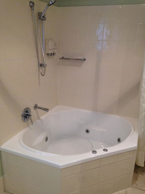 Eastgate On The Range Motel - Accommodation 4U 35