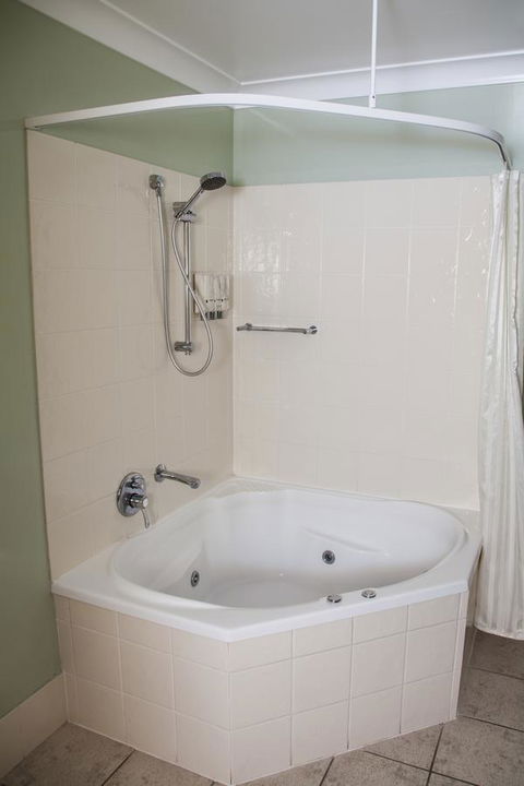 Eastgate On The Range Motel - Accommodation 4U 40