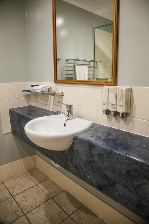 Eastgate On The Range Motel - Accommodation 4U 8