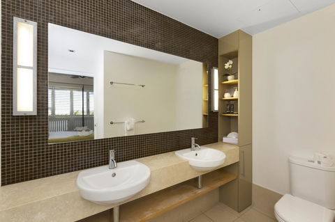 Boathouse Port Of Airlie - Accommodation 4U 12