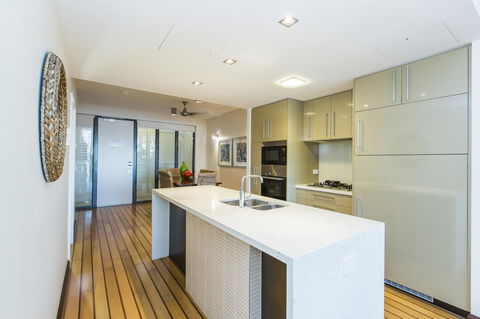 Boathouse Port Of Airlie - Accommodation 4U 8
