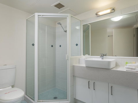 Maldives Resort Main Beach, Gold Coast - Accommodation 4U 8