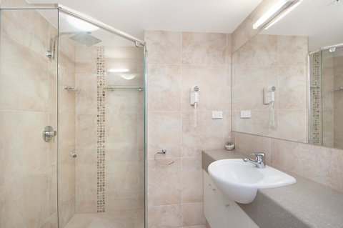Maldives Resort Main Beach, Gold Coast - Accommodation 4U 34