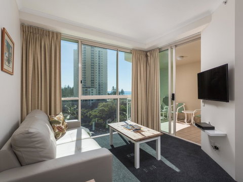 Maldives Resort Main Beach, Gold Coast - Accommodation 4U 7