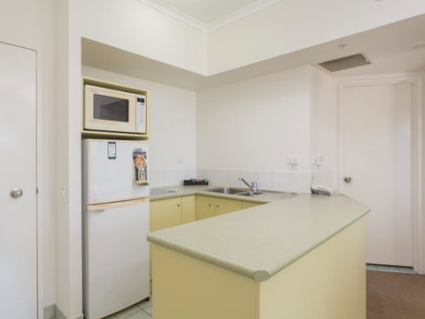 Maldives Resort Main Beach, Gold Coast - Accommodation 4U 5