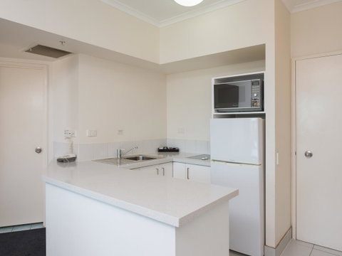 Maldives Resort Main Beach, Gold Coast - Accommodation 4U 10