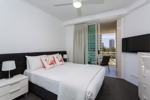 Maldives Resort Main Beach, Gold Coast - Accommodation 4U 14