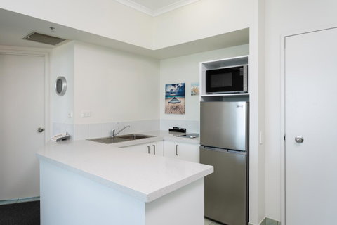 Maldives Resort Main Beach, Gold Coast - Accommodation 4U 24