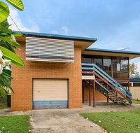 Short Stroll to Surf Beach - North Street Woorim - Accommodation 4U