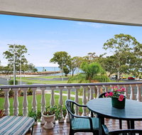 Huge top floor unit across the road....Waterfront - Accommodation 4U