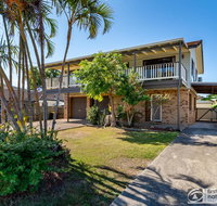 Family Holiday Haven on Boronia 100m to Beach - Accommodation 4U