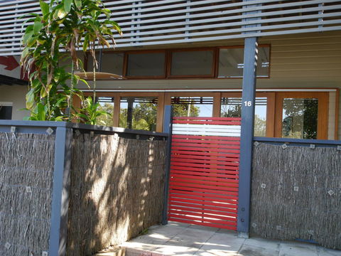 A AAA C-SHACK - Accommodation 4U 1