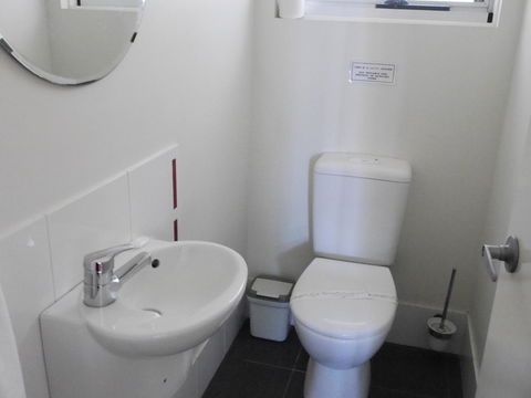 A AAA C-SHACK - Accommodation 4U 16