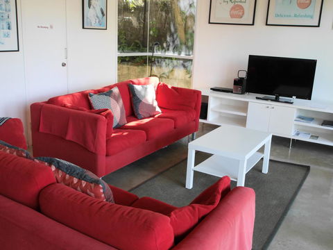 A AAA C-SHACK - Accommodation 4U 5