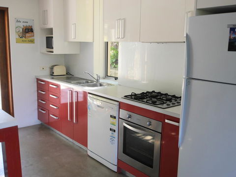 A AAA C-SHACK - Accommodation 4U 10
