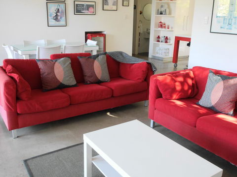 A AAA C-SHACK - Accommodation 4U 6