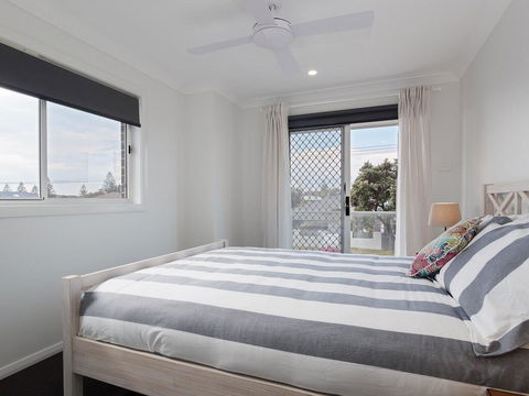 'Birubi Breezes', 2/7 Fitzroy St - Large Duplex With Air Conditioning, WIFI & Only 5 Minute Walk To The Beach - Accommodation 4U 3