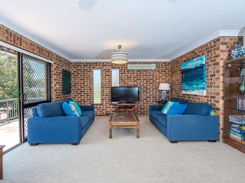 'COLUMBIA VIEWS', 2/9 COLUMBIA CLOSE - AIRCON, WIFI, NETFLIX, VIEWS & BOAT PARKING - Accommodation 4U 3