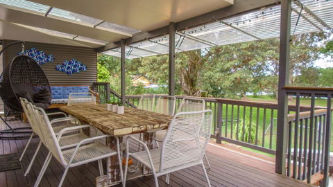 'RIVERSIDE RETREAT' 544 Ocean Drive, North Haven - Accommodation 4U 0
