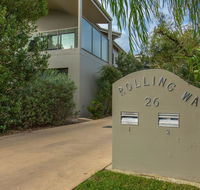 'Rolling Waves 2' on Ocean Drive - Accommodation 4U
