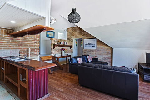 'Salt Wood' Cabin Style Retreat - Accommodation 4U 2