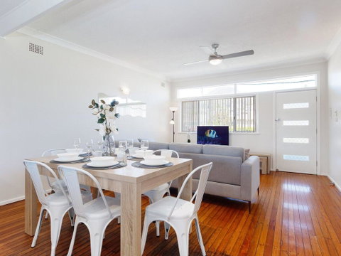 'Shoalz', 28 Rigney Street - Renovated Pet Friendly Cottage & Boat Parking - Accommodation 4U 2