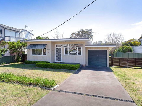 'Shoalz', 28 Rigney Street - Renovated Pet Friendly Cottage & Boat Parking - Accommodation 4U 0
