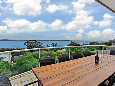 'The Bay', 25 Wallawa Rd - Huge Home With Aircon, Spectacular Views & Chromecast - Accommodation 4U 0