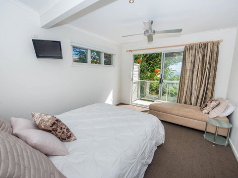 1 'Florida', 5 Lillian Street - 2 Min Walk To Beach, Shops & Restaurants - Accommodation 4U 3