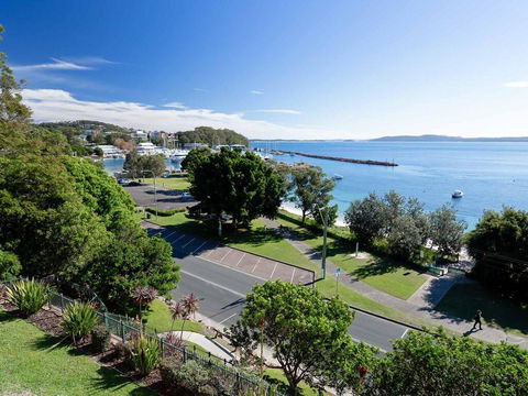 1 'Kiah', 53 Victoria Parade - Stunning Views, Wifi, Aircon, Just Across The Road To The Water - Accommodation 4U 0